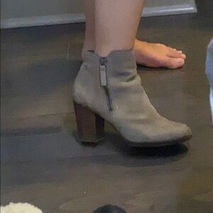 Aldo tan heeled bootie, size 8